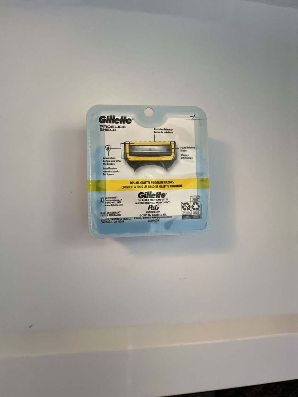 Gillette Proglide Shield Razor Cartridges 8 Pack - Picture 2 of 2